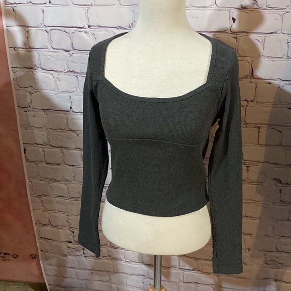 Grey square neck Top - Picture 2 of 6